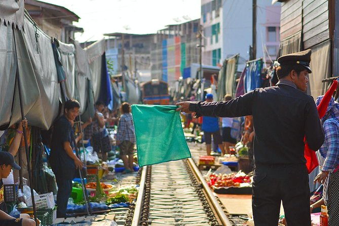 Maeklong Railway Market & Damnoensaduak Floating Market Tour (SHA Plus) - Who Is This Tour Best For?