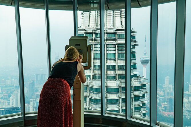 Petronas Twin Tower Skybridge View & Dining Experience Tour with Local Host - FAQs  