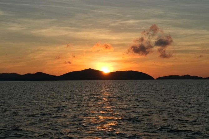 Phi Phi Early Bird Premium Tour by Speed Boat with Lunch - The Sum Up