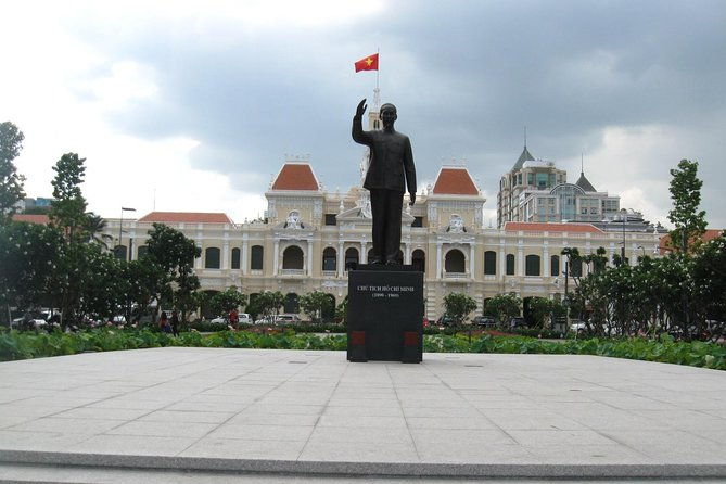 PHU MY SHORE EXCURSION: Car Services + LOCAL TOUR GUIDE in Saigon - Saigon Opera House and People’s Committee Building