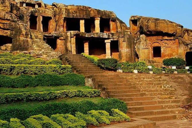 Private Tour: Full-Day Sanchi and Udaygiri Caves Tour from Bhopal - Sanchi Stupas: The Pinnacle of Ancient Architecture