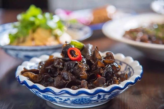Shanghai by Night with Fine Local Dinner and VIP River Cruise Experiences - The Sum Up