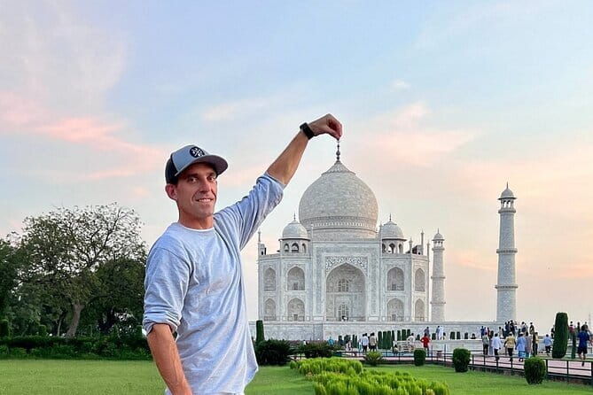 Sunrise Taj Mahal Tour From Delhi - A Multi-Cuisine Meal