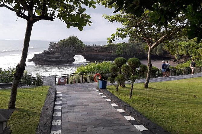 Tanah Lot Tour & North Bali Tour : All-Inclusive Best Experience - Ulun Danu Beratan Temple: Bali’s Most Photographed Landmark