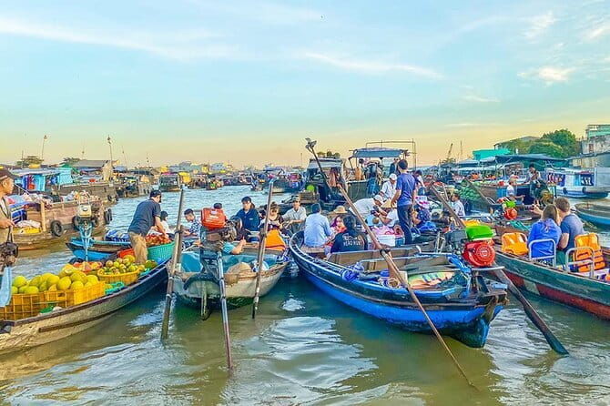 A Glimpse Of Saigon Jeep Night Tour with Dinner - FAQs