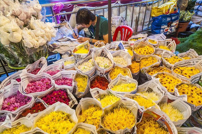 Experience Bangkok at Night with Streetfood Dinner & Foot Massage - The Sum Up