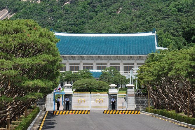 Gyeongbok Palace and Korean Folk Village Tour - Korean Folk Village: An Immersive Cultural Experience