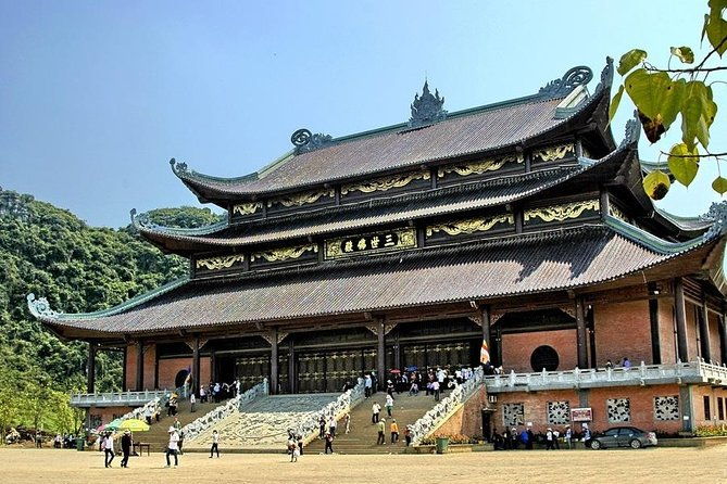 Hanoi to Hoa Lu, Trang An & Mua Cave Via Boat & Bike - Climbing Mua Cave for Panoramic Views