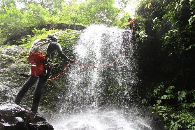 Intermediate canyoning trip in Bali " Samba canyon " - Return & Drop-off