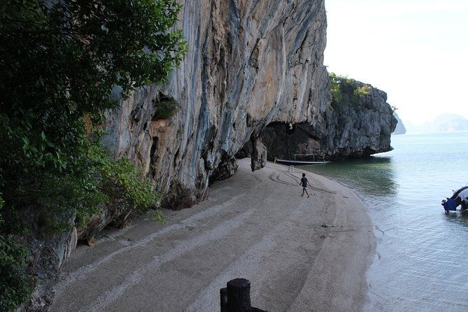 James Bond & Canoeing Day Trip with Lunch - FAQ