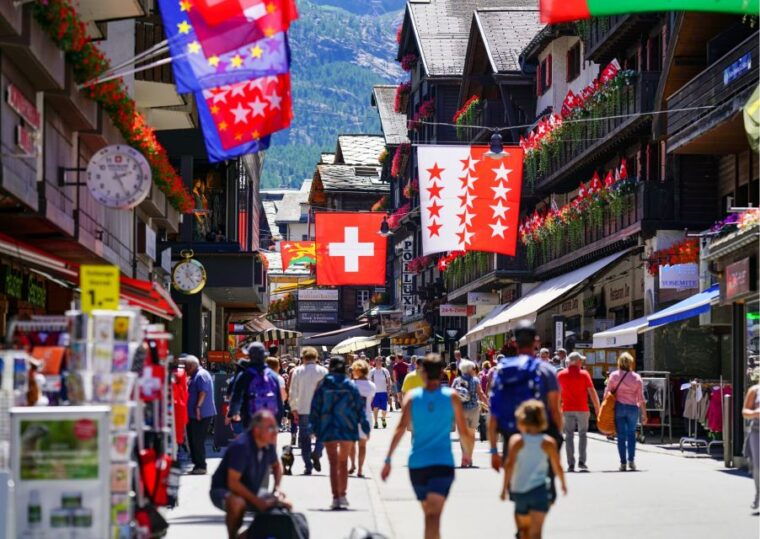 Lucerne: Private Walking Tour with Panoramic Yacht Cruise - FAQ