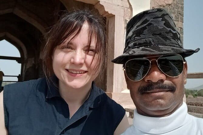 Mandu & Maheshwar Day Tour from Indore with Guide & Entrances - FAQ