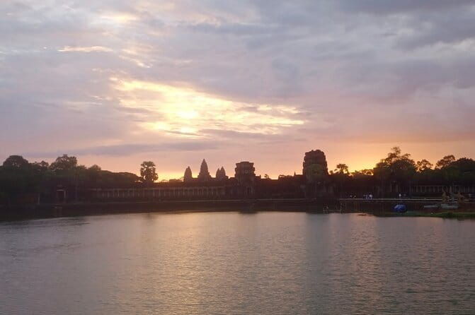 One Day Sunrise Private Tour at Angkorwat with Major Temples - Authentic Experiences and Review Insights