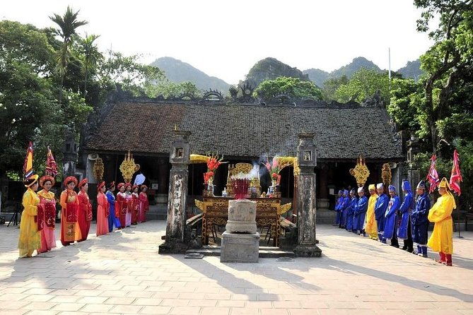 Private Hoa Lu - Tam Coc - Mua Cave with Boat Trip, Temple, Biking, Lunch - Biking through Countryside Villages
