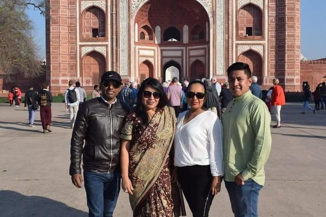 Tour to Akshardham temple with Guide and Delhi Tranfer - FAQs