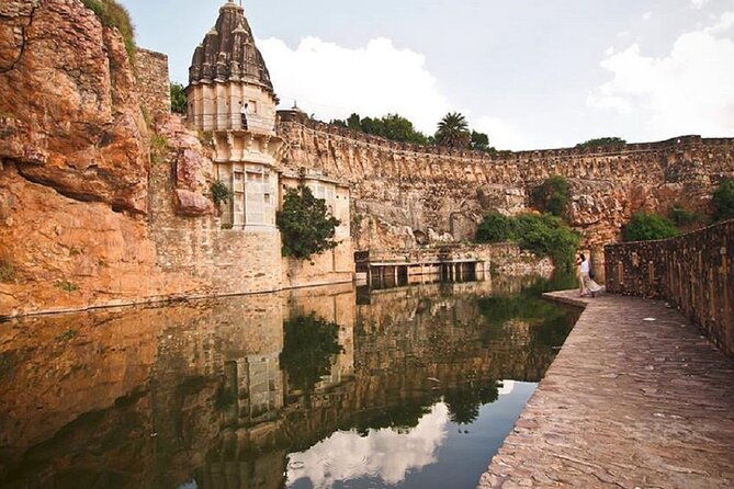Udaipur to Jaipur via Visiting Chittorgarh Fort guide tour - FAQ