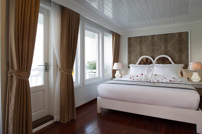 Bai Tu Long bay Luxury Cruise 2D/1N: Less touristy places, Kayaking, full meals - FAQs