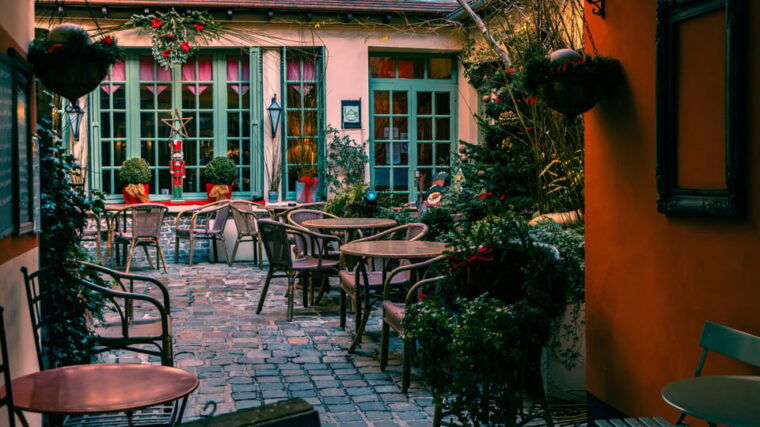 E-map : Unusual places & sweet/savoury specialties - Who Should Consider This Activity?