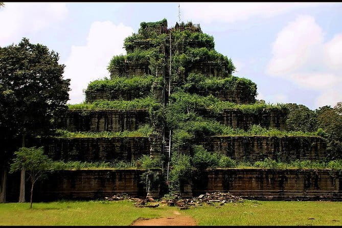 Explore Angkor Wat Sunrise Small Tour Private VIP Car - Banteay Kdei and Srah Srang: Serenity and Reflection
