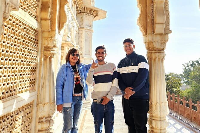 From Delhi: Same Day Taj Mahal & Agra Tour by Car -All Inclusive - The Guides: Knowledgeable and Friendly