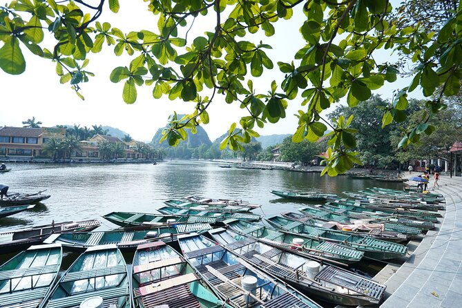 Full Day Hoa Lu/Tam Coc/ Mua Cave Tour by Limousine Bus - Scenic Boat Ride at Tam Coc