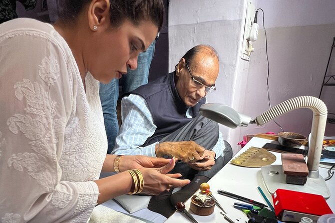 Make a Silver Pendant in Meenakari Experience in Jaipur - FAQs