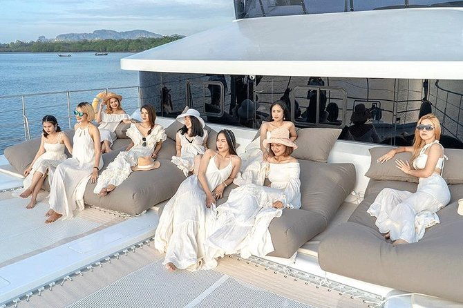 Phi Phi Islands with Sunset Party by Luxury Catamaran from Krabi - Atmosphere & Entertainment  