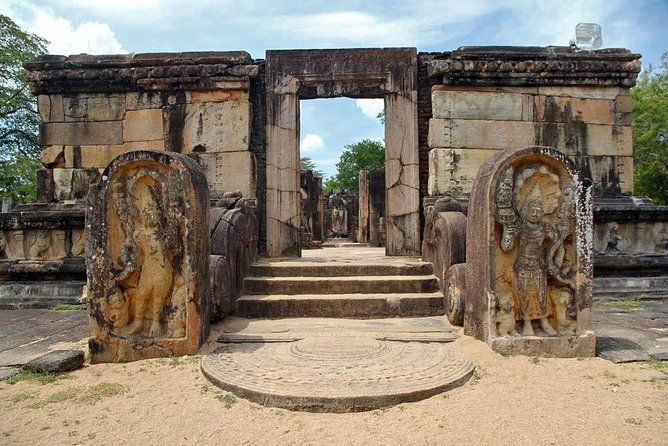 Sri Lanka Multi Day Car Hire with English Speaking Driver-Guide - FAQ