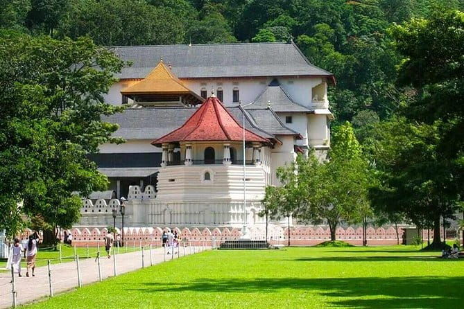7 Days Private Guided Tour in Sri Lanka - Day 7: Urban Exploration and Cultural Highlights