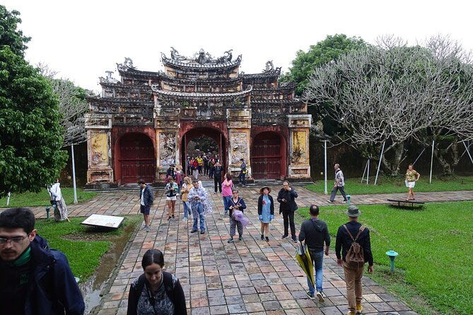 Hue: Royal Tombs & Pagoda Tour By Dragon Boat & Private Car - FAQs