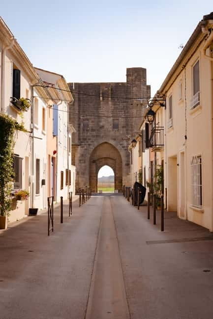 Aigues-Mortes: Private Guided Tour of city + Constance Tower - Starting Point and First Impressions