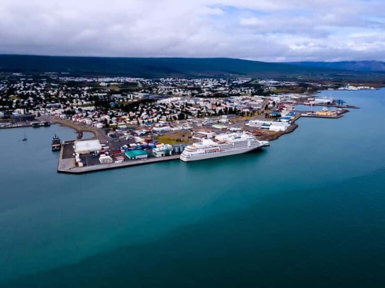Akureyri: Super Jeep Tour with Icelandic Snacks - Discovering the Historic Turf Farm of Baugasel