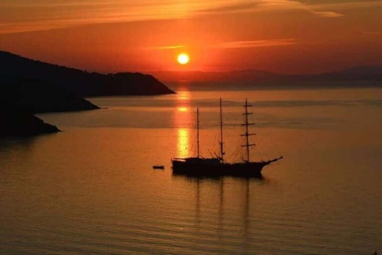 Alanya: Sunset Party Boat w/ Dinner & Unlimited Drinks - Party and Entertainment on Deck