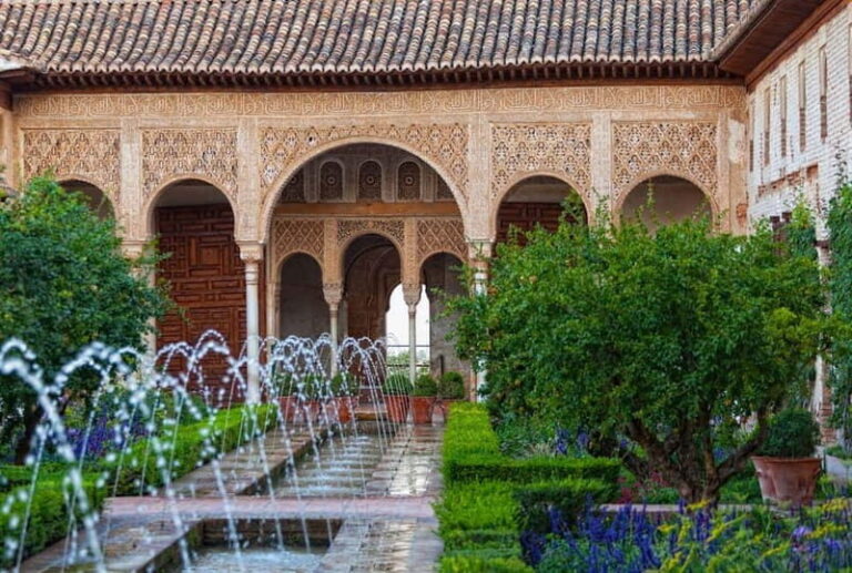 Alhambra Guided Tour with Nasrid Palaces & Gardens - The Itinerary: What to Expect on the Tour