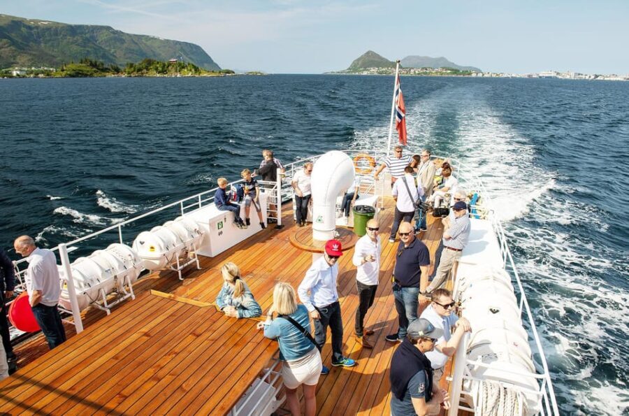 All About the Fjords, in one tour by boat & bus from Ålesund - Starting Point and Overall Structure