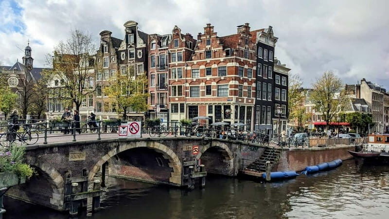 Amsterdam: 2-hour History & Culture tour with a Local - The Value of a Guided 2-Hour Tour