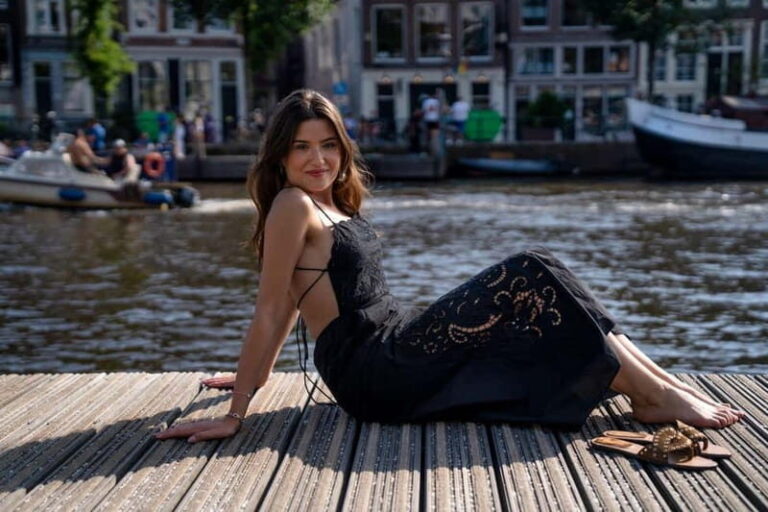 Amsterdam Canals Photoshoot: Private Solo, Family or Couples - Discovering the Amsterdam Canals Photoshoot Experience