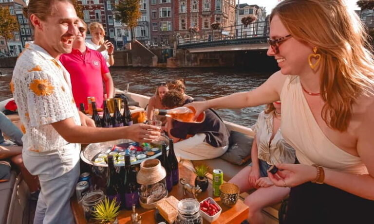 Amsterdam: History Cruise with Local Guide, Drinks & Bites - A Closer Look at the Experience