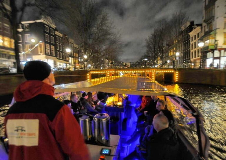 AMSTERDAM LIGHT FESTIVAL: #1 CANAL CRUISE INCL. DRINKS - The Experience: A Detailed Look at the Tour