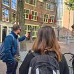 Amsterdam: Private walking tour with Coffee & Anne Frank VR - The Coffee & Conversation Segment