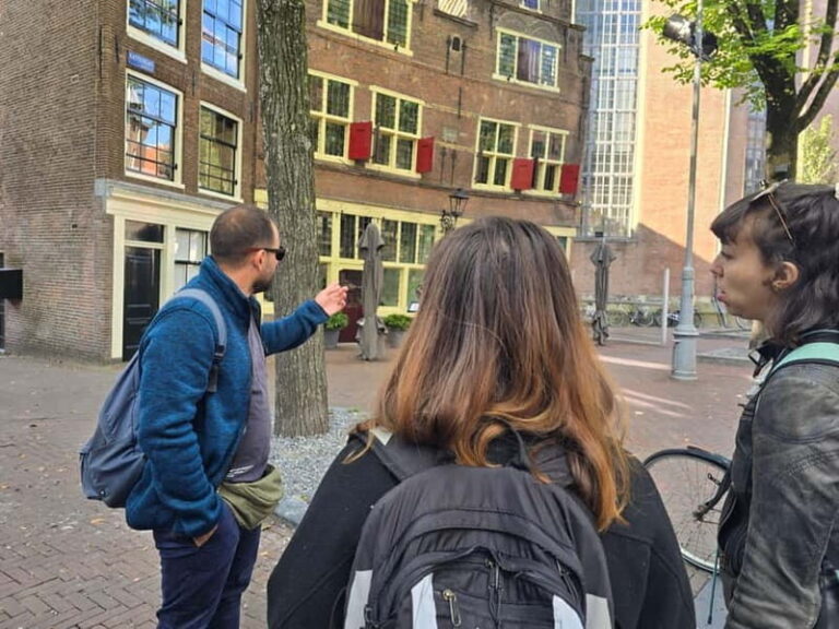 Amsterdam: Private walking tour with Coffee & Anne Frank VR - The Coffee & Conversation Segment
