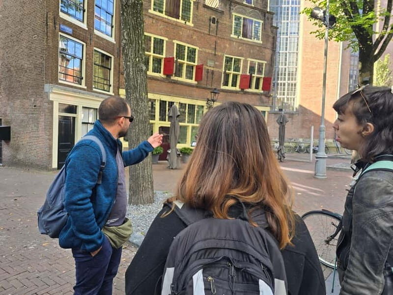 Amsterdam: Private walking tour with Coffee & Anne Frank VR - The Coffee & Conversation Segment