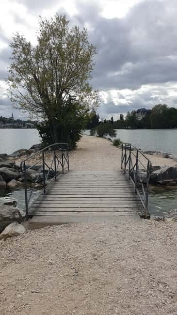 Annecy: enjoy a private city tour with a native guide - Itinerary Breakdown