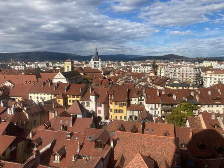 Annecy : Private Guided Tour - Canals, Bridges, and Historic Squares