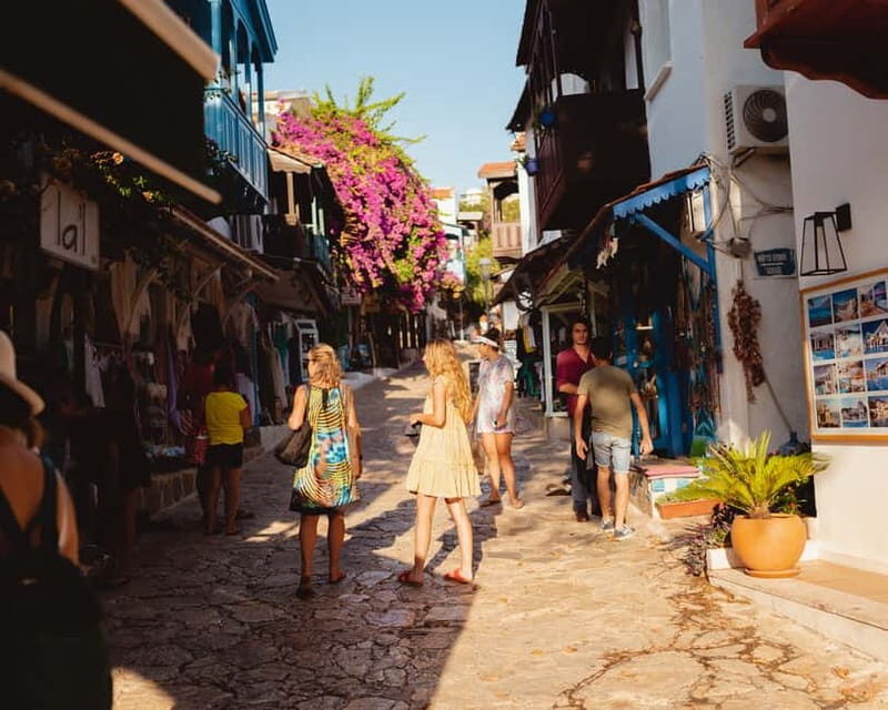Antalya: Old Town Walking Tour incl. Turkish Tea and Baklava