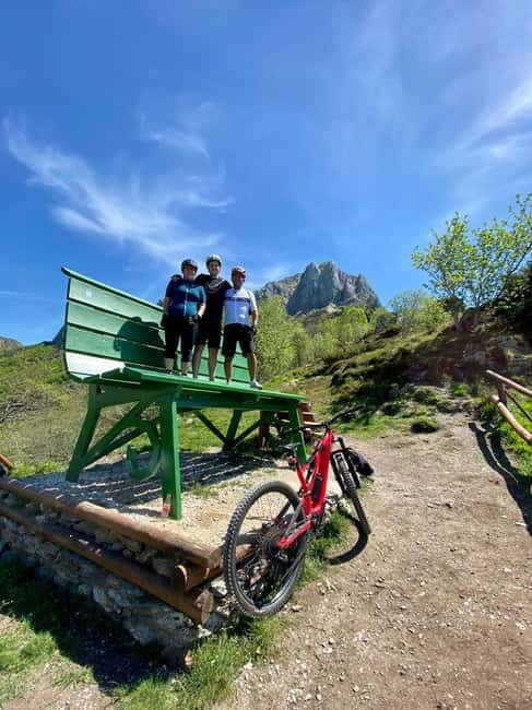 At the foot of Mount Corchia: E-Bike Tour in the Apuan Alps