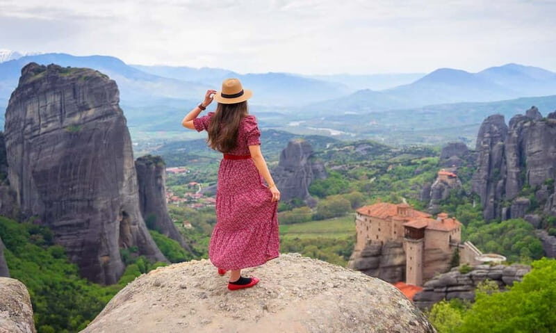 Athens: Meteora Day Trip in Spanish with Live Guide & Lunch - The Itinerary: A Detailed Breakdown