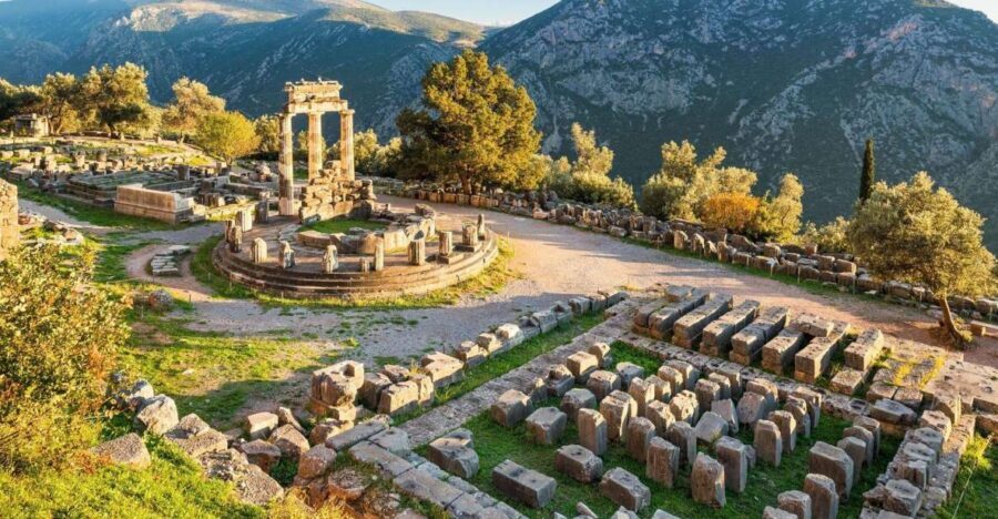 Athens: Thermopylae, Delphi & Meteora Private Tour with Meal - Meteora: Monasteries on the Sky