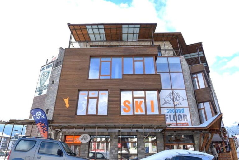 Bansko: Ski and Snowboard equipment rental - Detailed Breakdown of the Itinerary