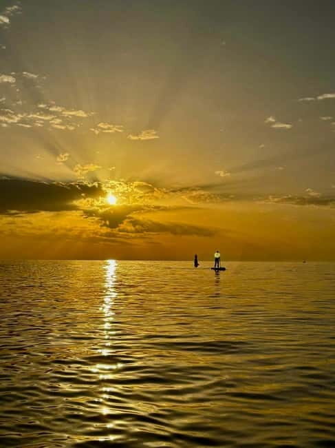 Barcelona: Paddleboard at sunrise. Inc.: teacher, photos/videos, material, equipment.